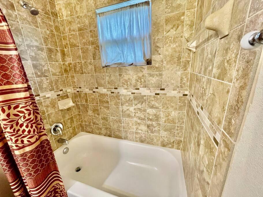 Cozy Modest Home Near Universal Studios/Volcanobay Orlando Exterior foto